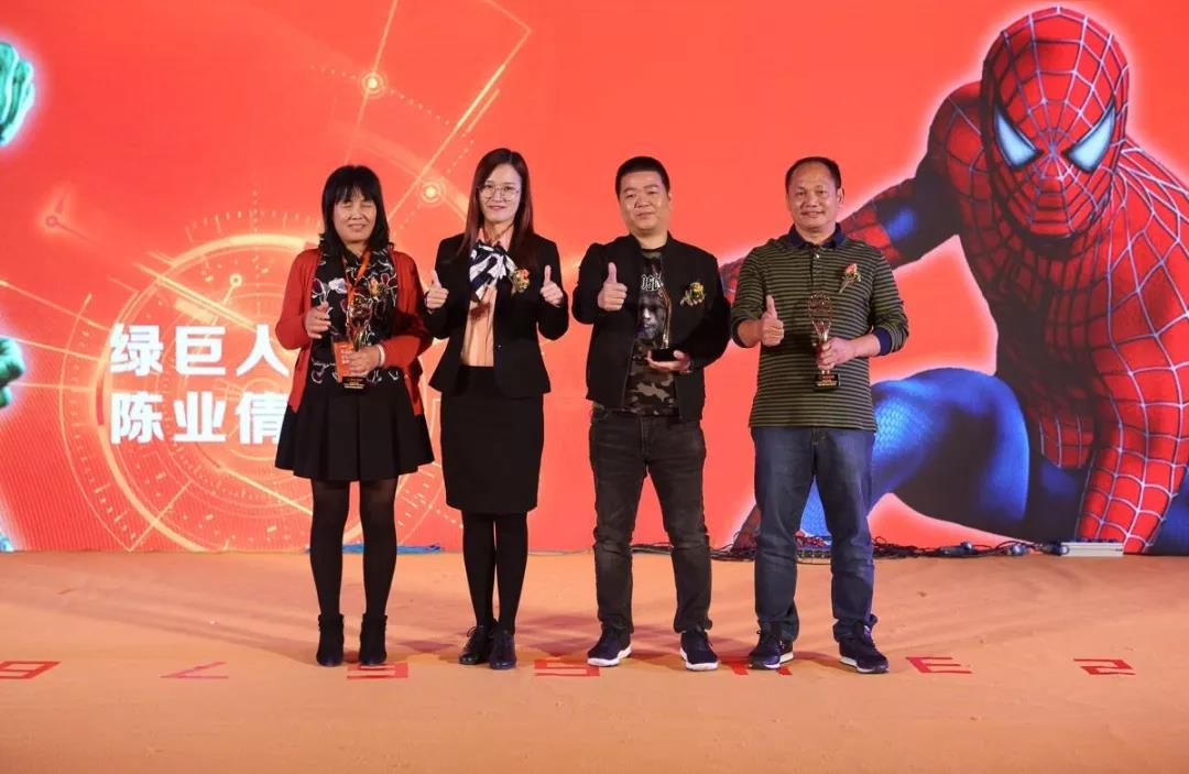 尊龙人生就是博首页门窗 | 热烈庆祝2018广东尊龙人生就是博首页集团第26届战略相助同伴财产峰会圆满乐成！